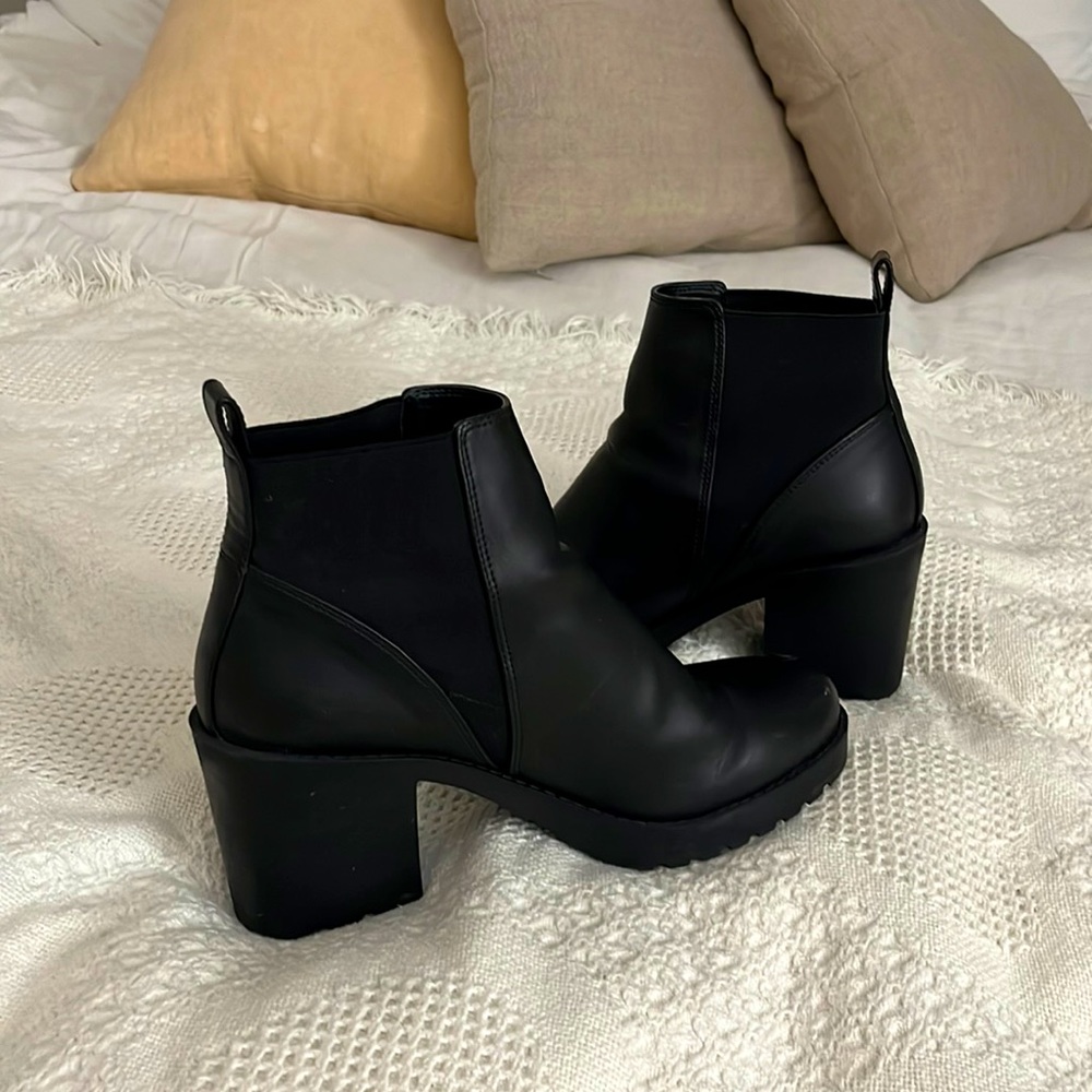 H&M Heeled Chelsea Boots